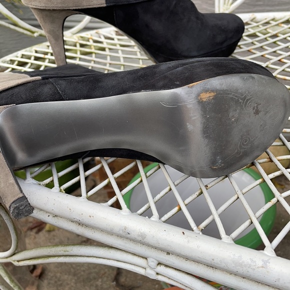 Tahari boots on platform 8.5 size - Picture 8 of 8